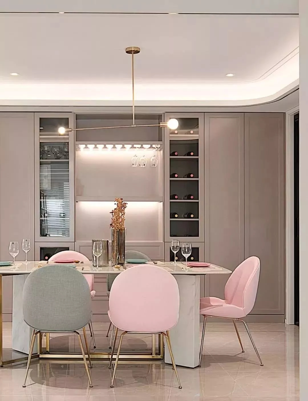 【精选】147平轻奢设计案例，温馨的暖色调，满满时尚感