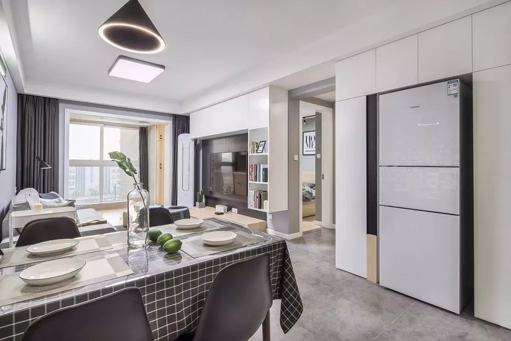 冰箱嵌入餐边柜，小户型餐厅也可以如此任性美！