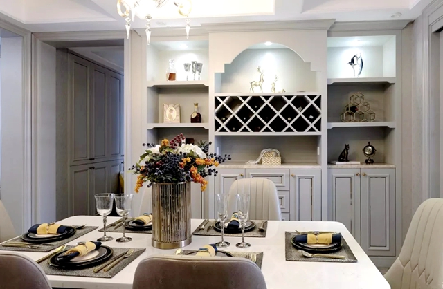 网格酒架酒柜+餐边柜的设计案例，可供参考