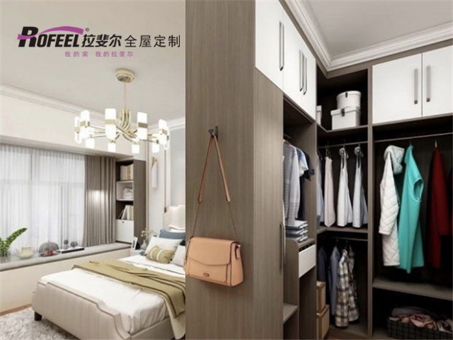 拉斐尔全屋定制|绝美小三房竟装出了两个衣帽间，惊艳整个家！