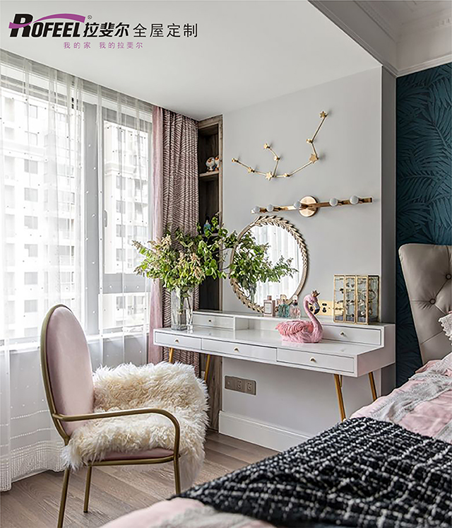 拉斐尔全屋定制|谁说床边一定要放床头柜？这4样东西比床头柜好用还省钱！